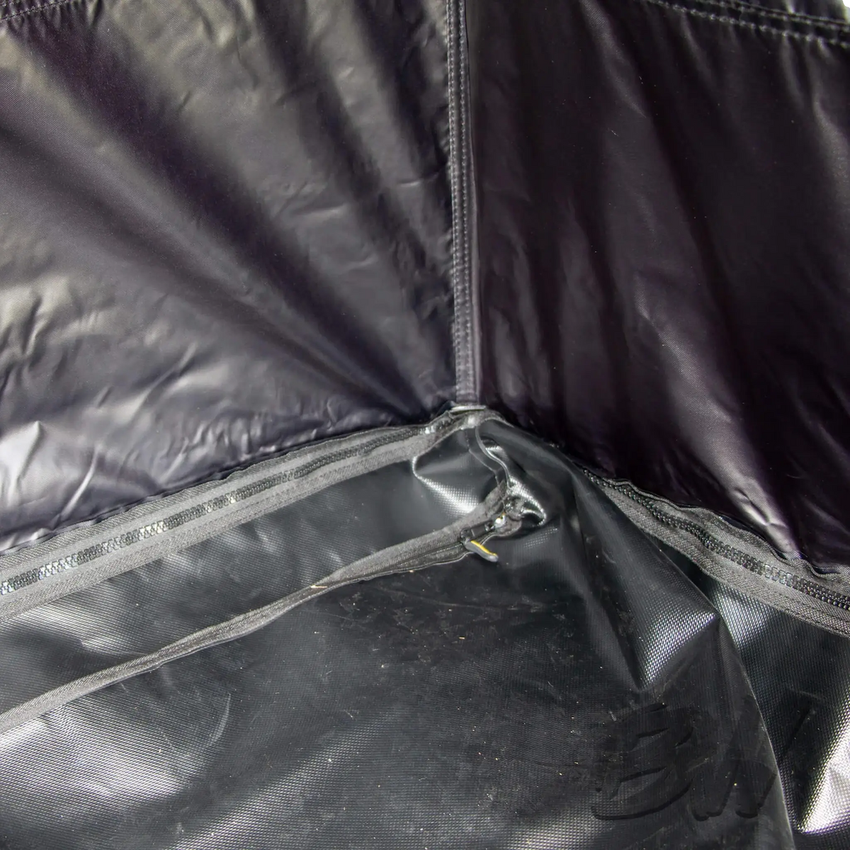 Bushwakka Extreme Shower Ensuite Single floor corner close up with the zipped floor join and wall seams.